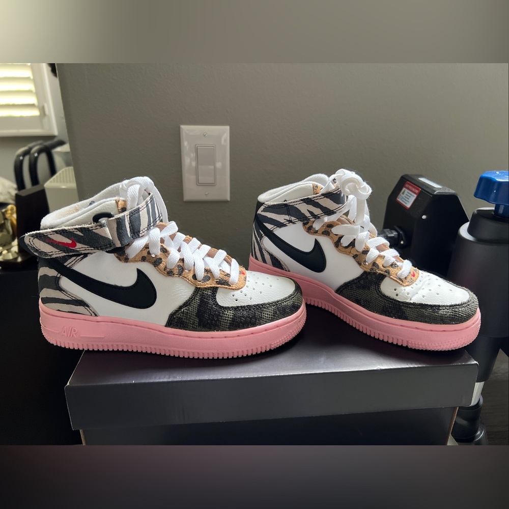 Nike mid "7 high tops womens size 5. Animal print.